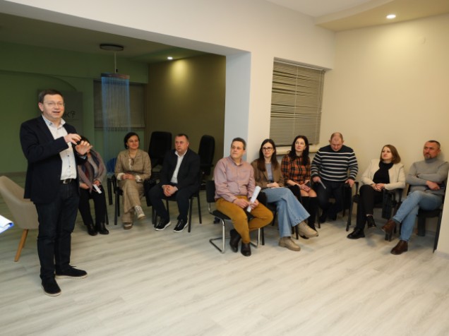 Ректор Богдан БУЯК презентує напрацювання групи